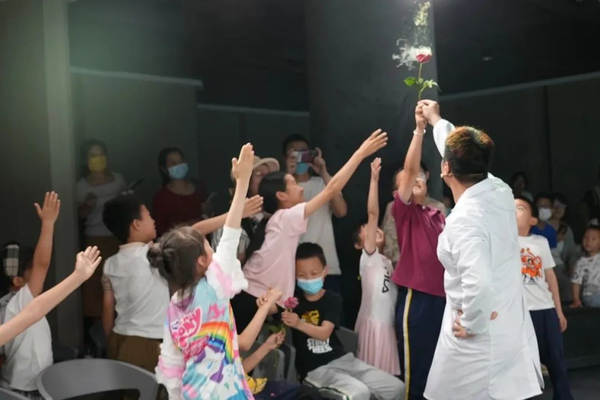 《神奇科學(xué)秀》點(diǎn)燃“青春之城”——把沉浸式互動親子劇引進(jìn)上虞