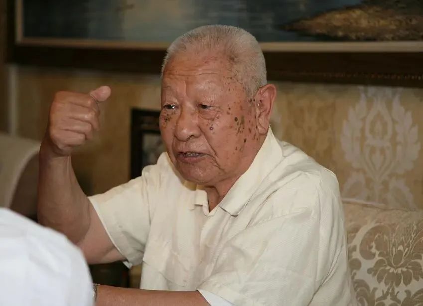 “神炮將軍”去世，打最狠的仗，寫最美情書