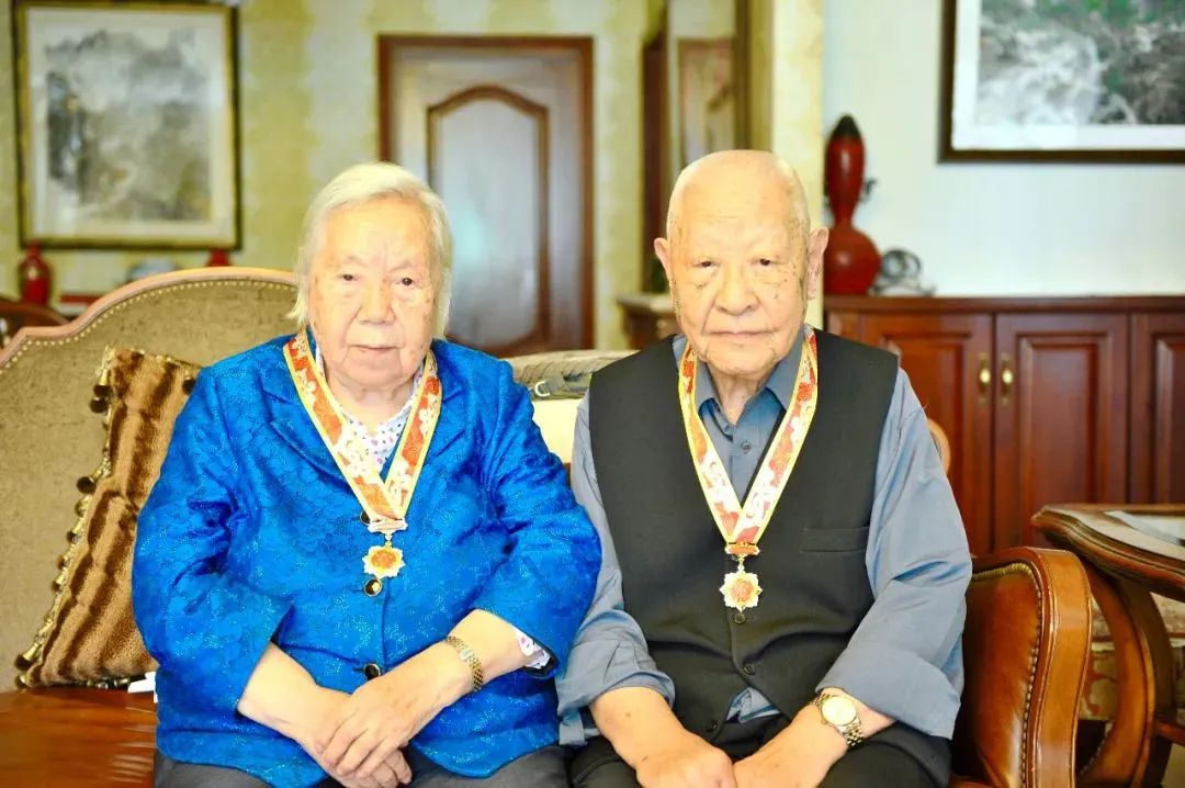 “神炮將軍”去世，打最狠的仗，寫最美情書