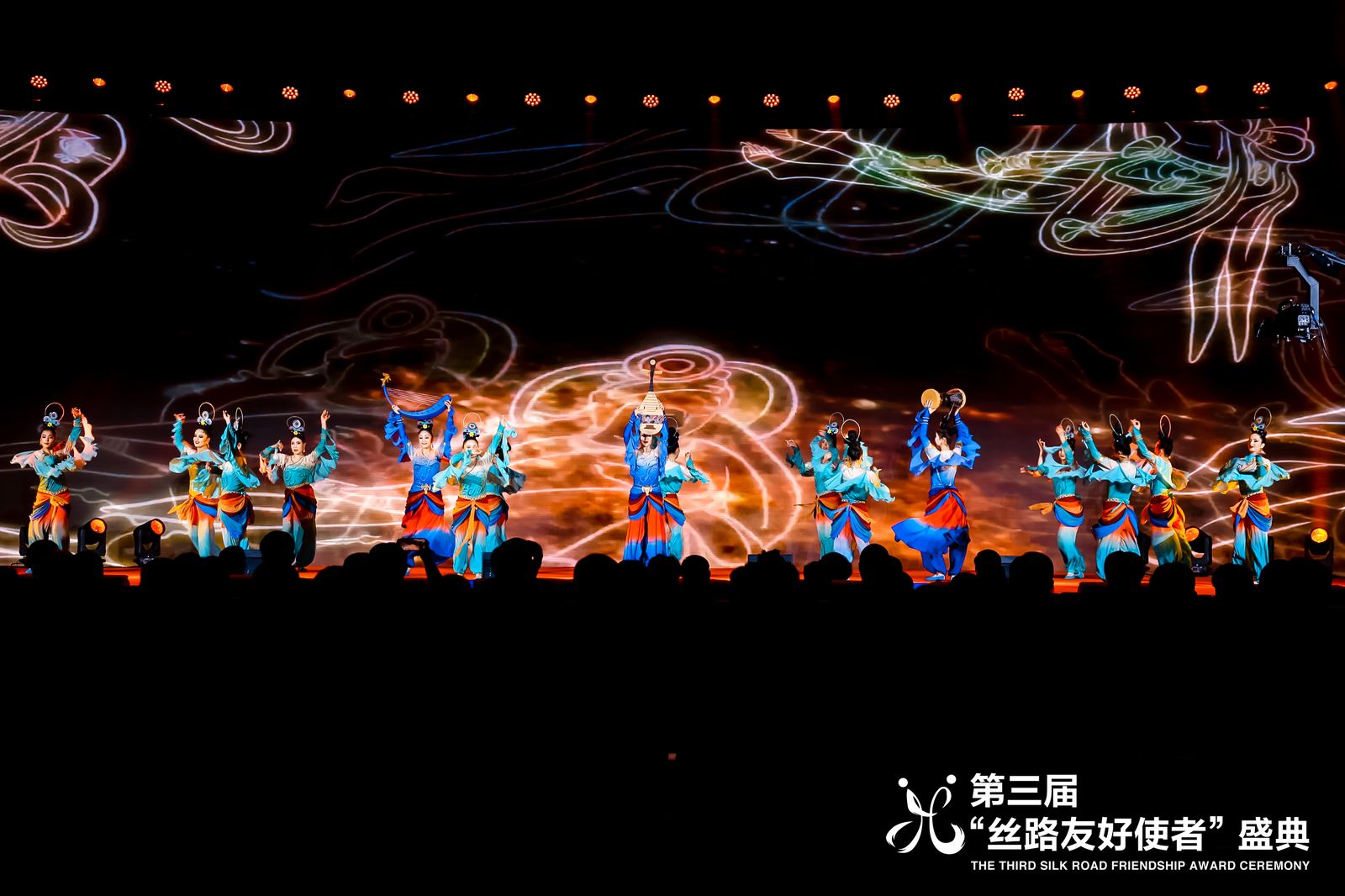 第三屆“絲路友好使者”盛典信物發(fā)布，人民文創(chuàng)“絲路寶船”傳遞絲路情緣
