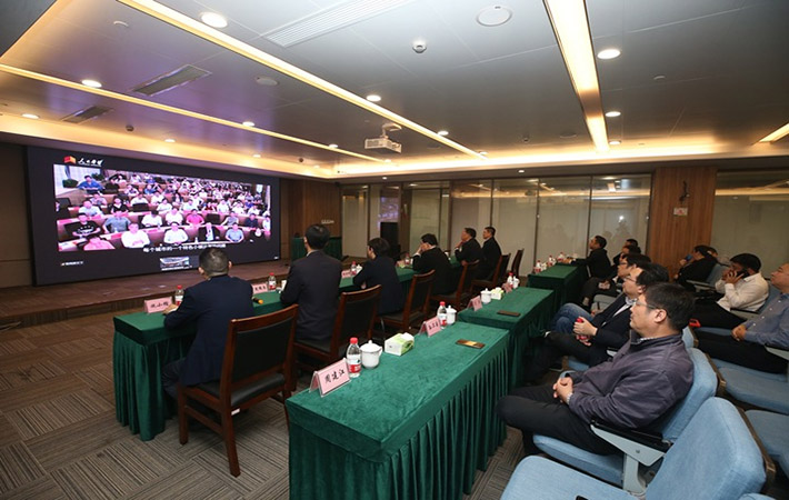 南通市委副書記沈雷調(diào)研“人民學(xué)習·華東運營中心”智慧教室