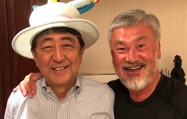 “哪里腐敗哪里就有安倍”，前首相比現(xiàn)任還忙？