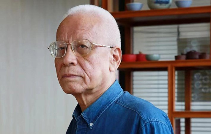 他73歲上B站抖音開直播，提出“敬畏歷史”