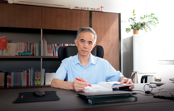 專訪新能源汽車專家孫逢春院士：“這么快超越西方，我沒想到”