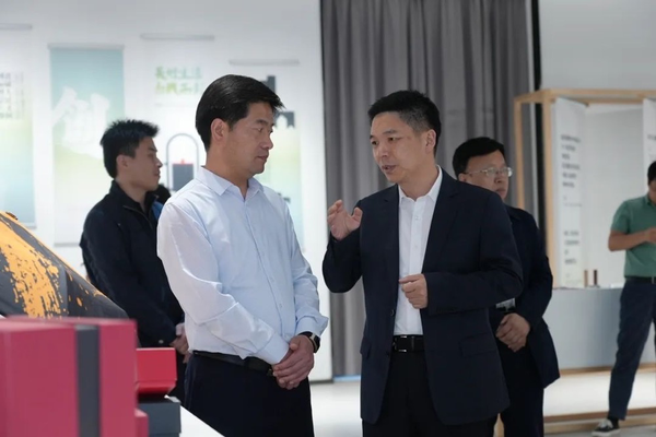 陜西省渭南市臨渭區(qū)委常委、宣傳部長(zhǎng)張占權(quán)調(diào)研人民文創(chuàng)華東中心