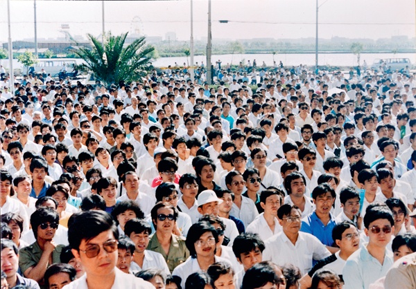 從“地?cái)們骸弊呦颥F(xiàn)代化市場(chǎng)