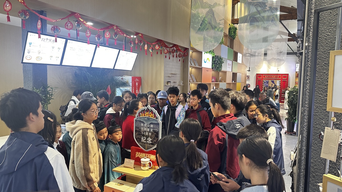 濃濃庫(kù)甬情！人民文創(chuàng)西部研究中心迎來(lái)寧波研學(xué)團(tuán)